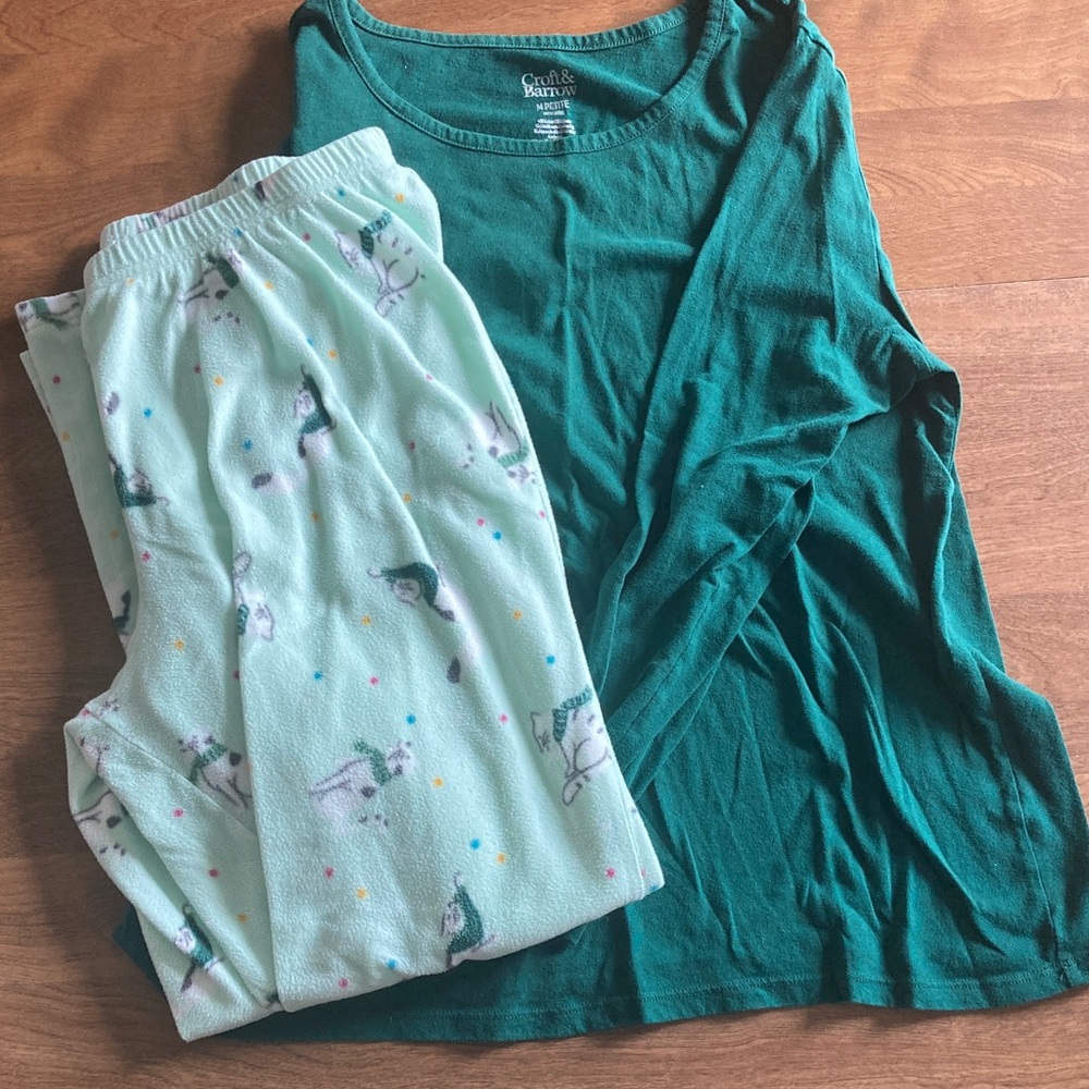 Croft & Barrow Green long sleeve and Mint polar bear Fleece Pajama Set